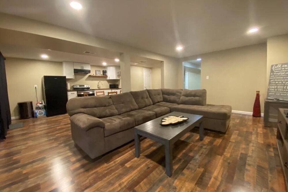 Photo of Livingroom in Neptune City