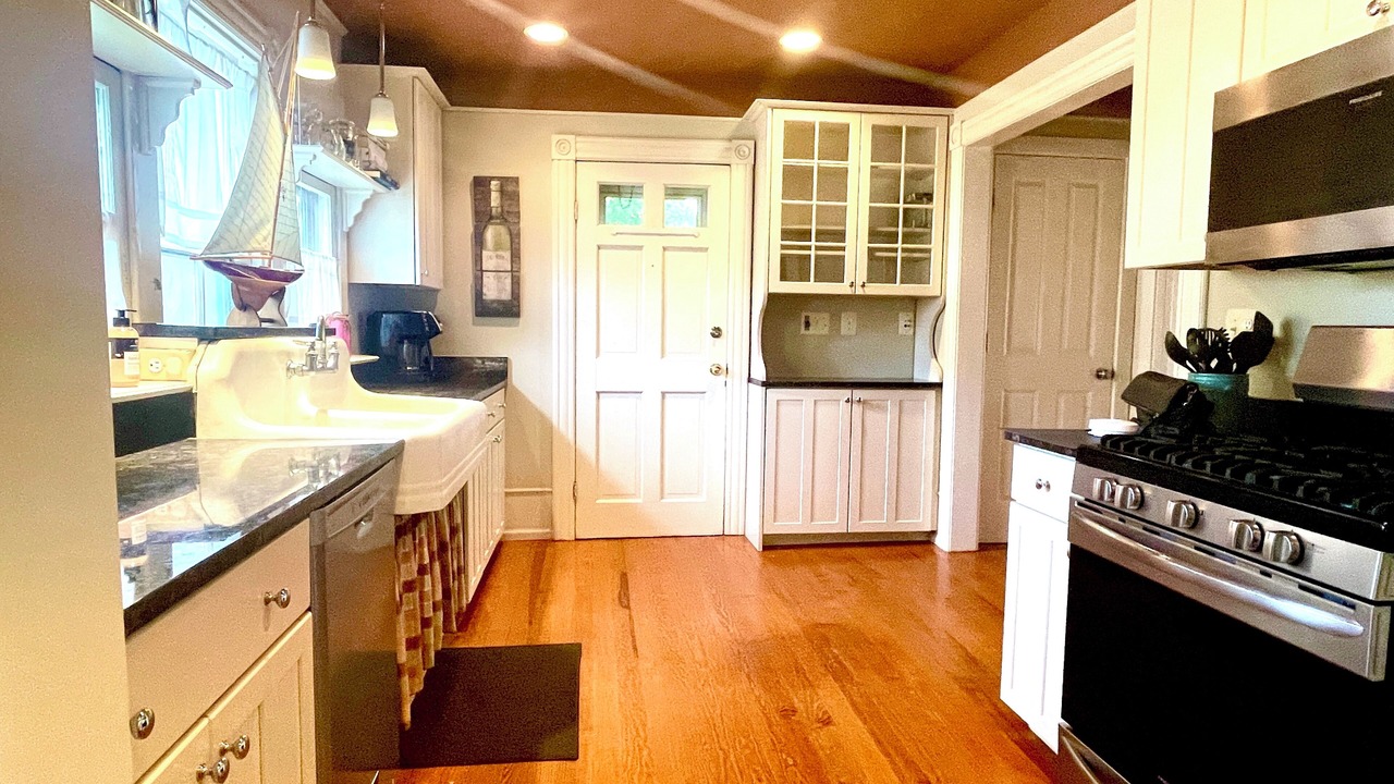 Photo of Kitchen in Leesburg's Old and Historic District