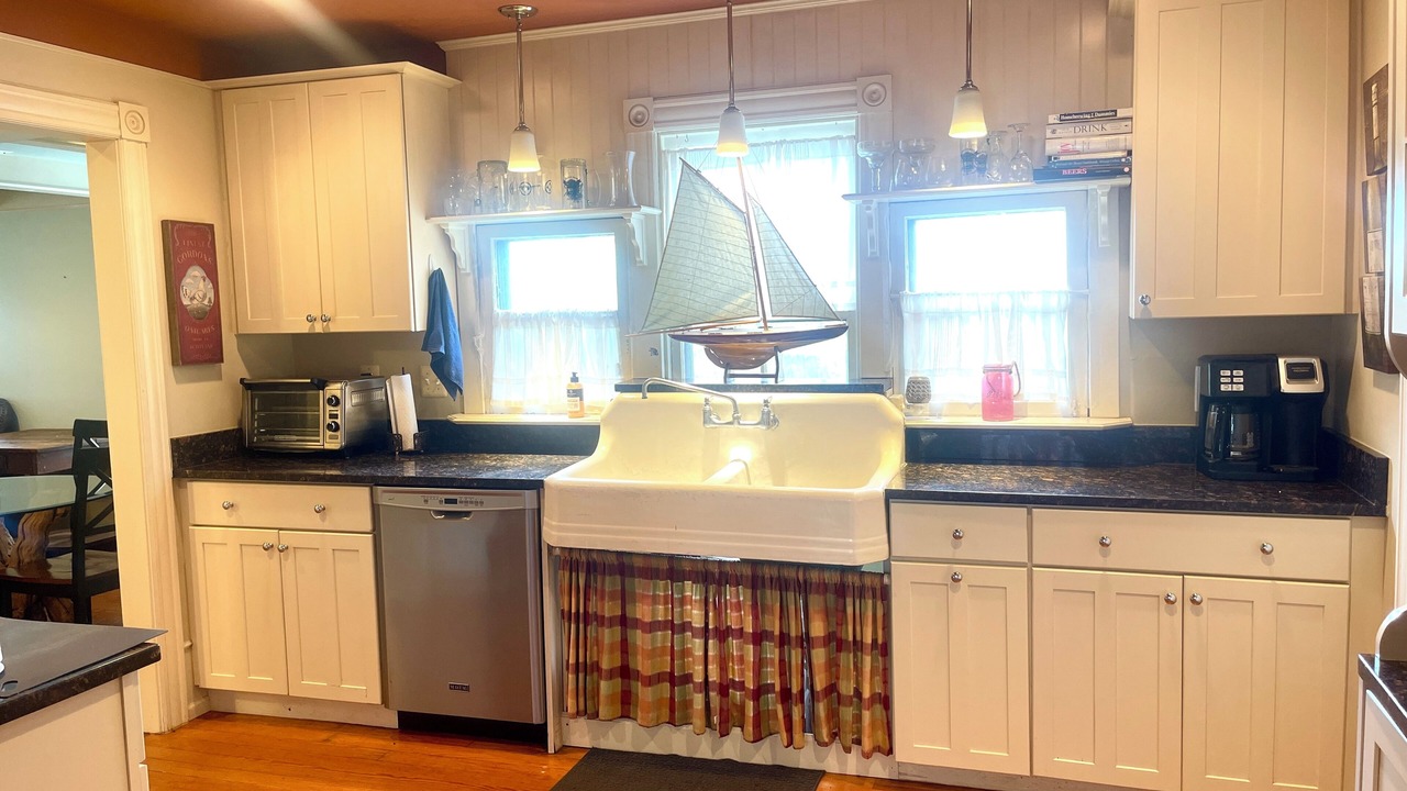 Photo of Kitchen in Leesburg's Old and Historic District