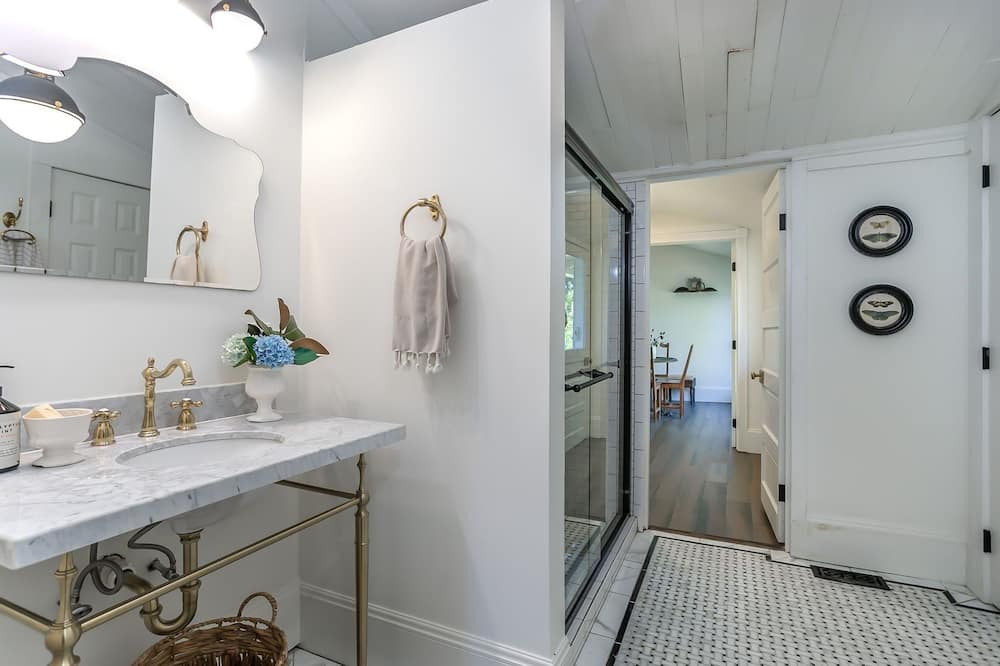 Photo of Bathroom in Kedron
