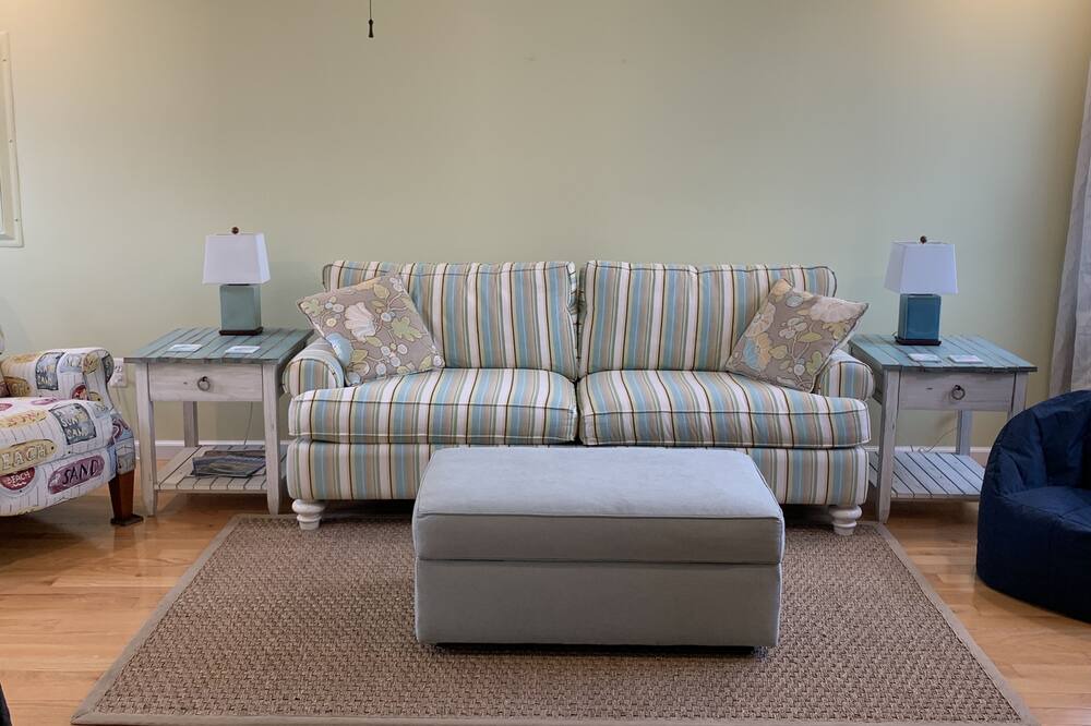 Photo of Livingroom in Mystic Island