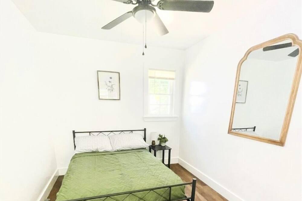 Photo of Bedroom in Albertville
