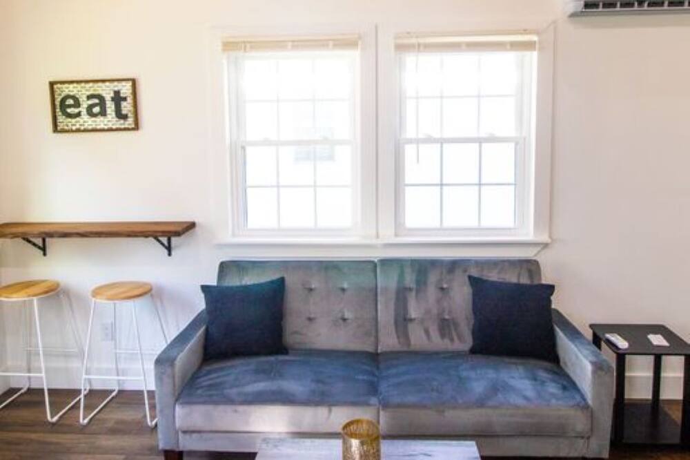 Photo of Livingroom in Albertville