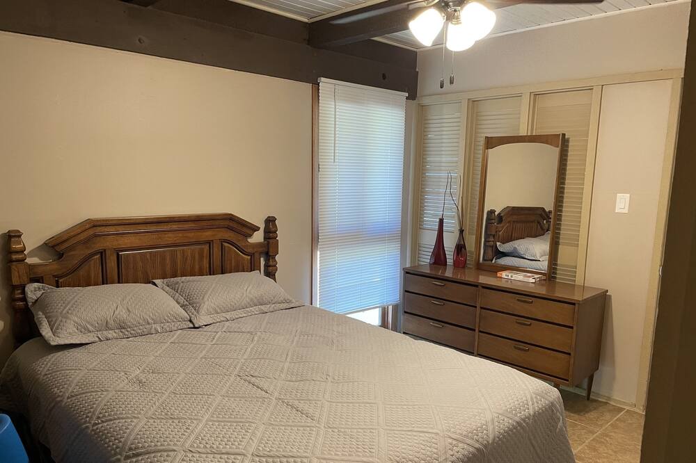 Photo of Bedroom in Clear Lake