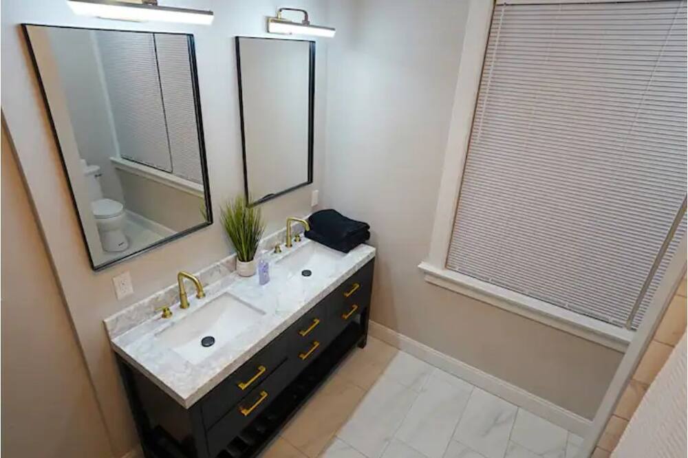 Photo of Bathroom in Tower Grove East
