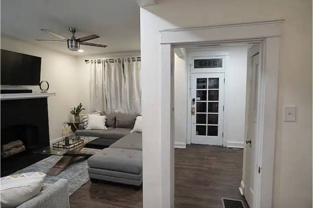 Photo of Livingroom in Tower Grove East
