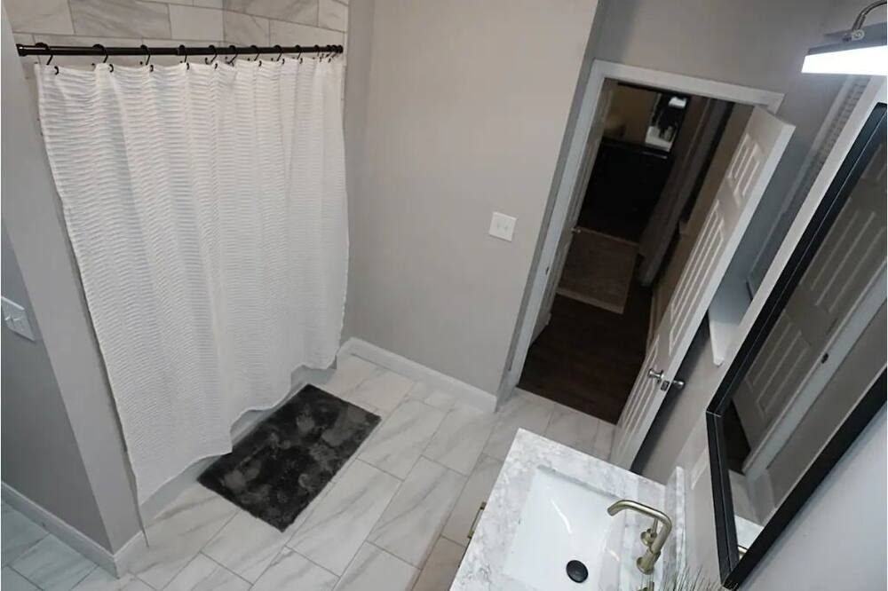 Photo of Bathroom in Tower Grove East