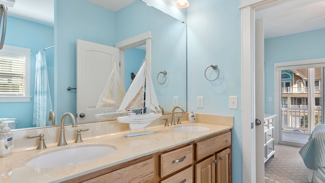 Photo of Bathroom in Monteray Shores