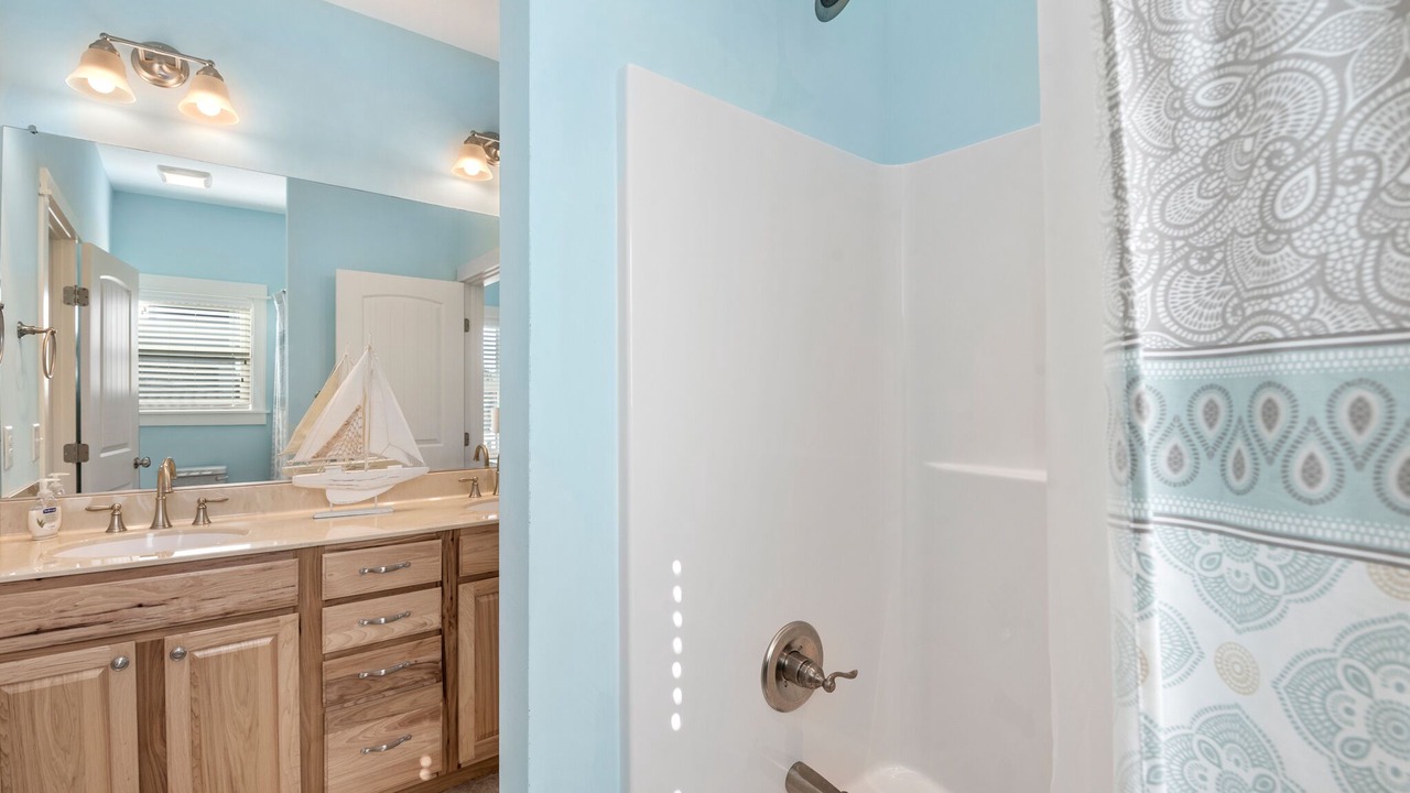 Photo of Bathroom in Monteray Shores