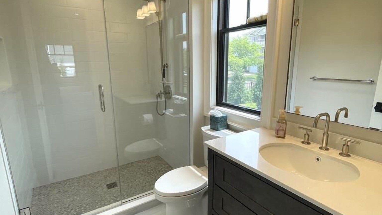 Photo of Bathroom in Admiral Estates