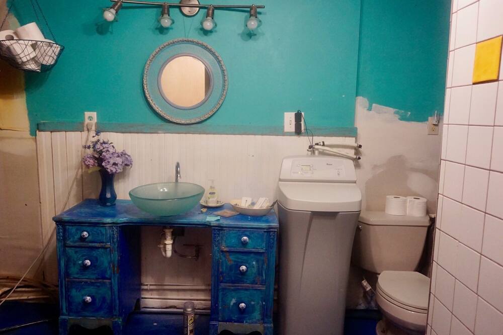 Photo of Bathroom in Monona County