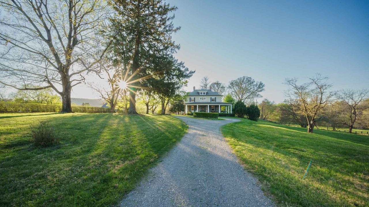 Photo of Outdoor in Round Hill