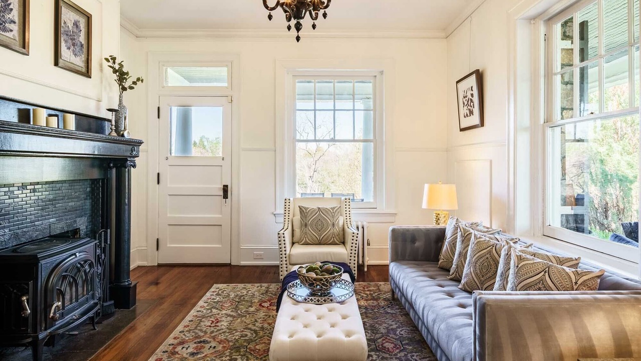 Photo of Livingroom in Round Hill