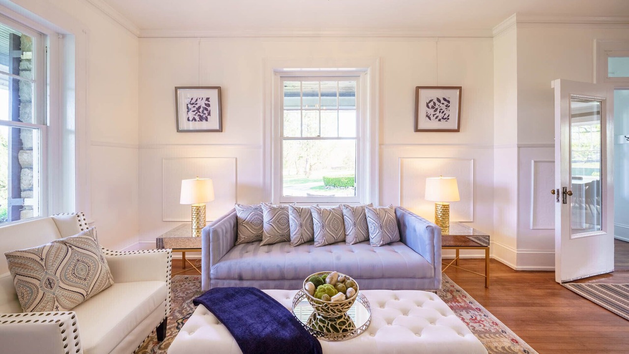 Photo of Livingroom in Round Hill