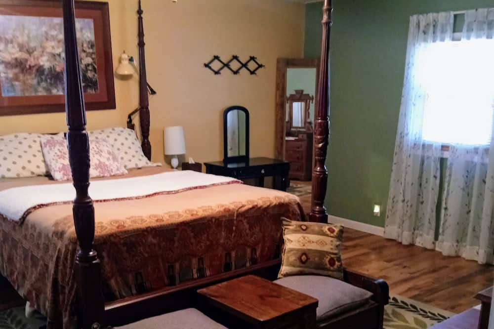 Photo of Bedroom in Iola
