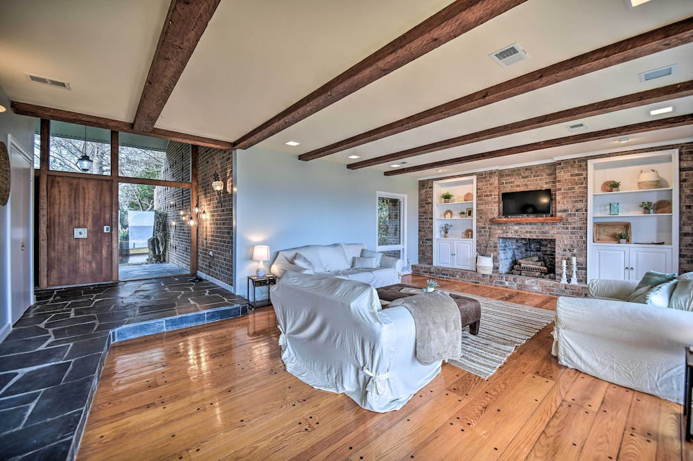 Photo of Livingroom in Elizabeth City