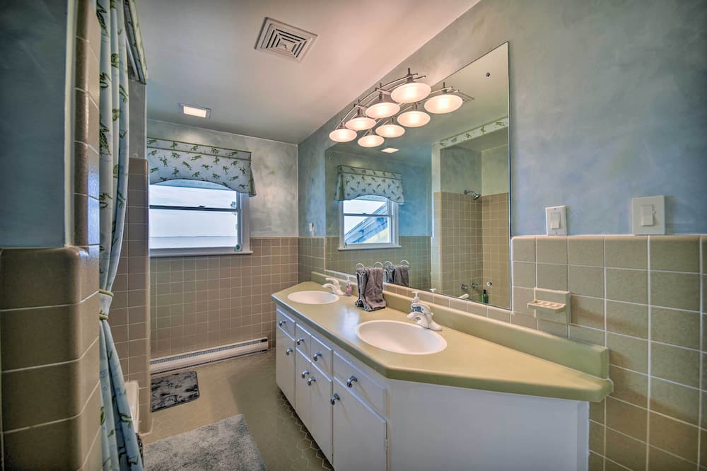 Photo of Bathroom in Elizabeth City