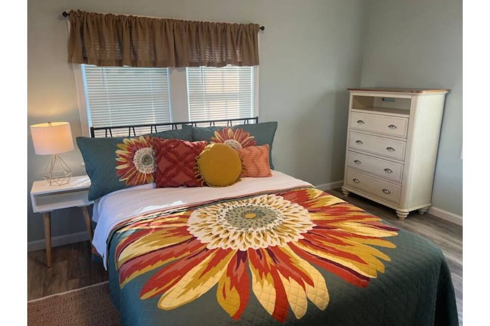Photo of Bedroom in Edenton
