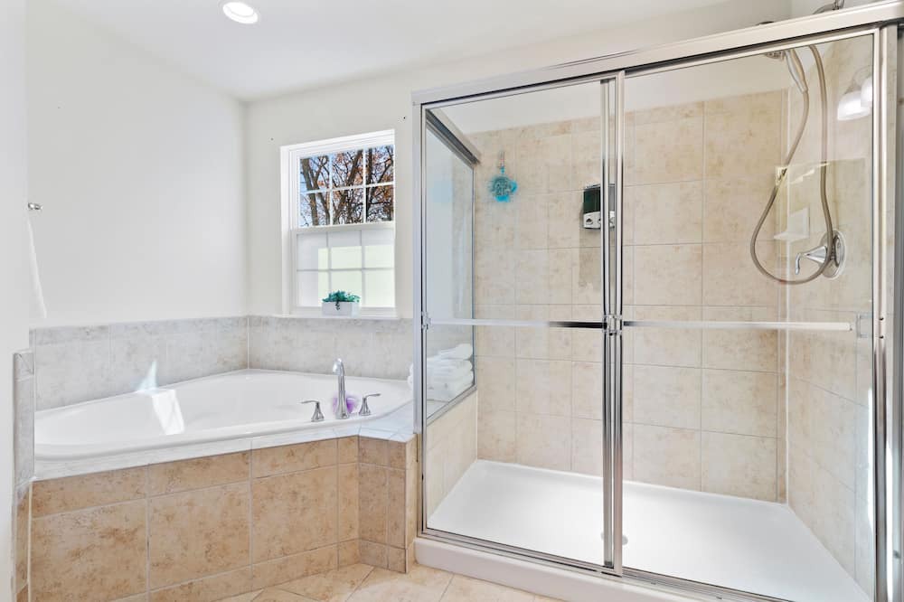 Photo of Bathroom in Glen Burnie