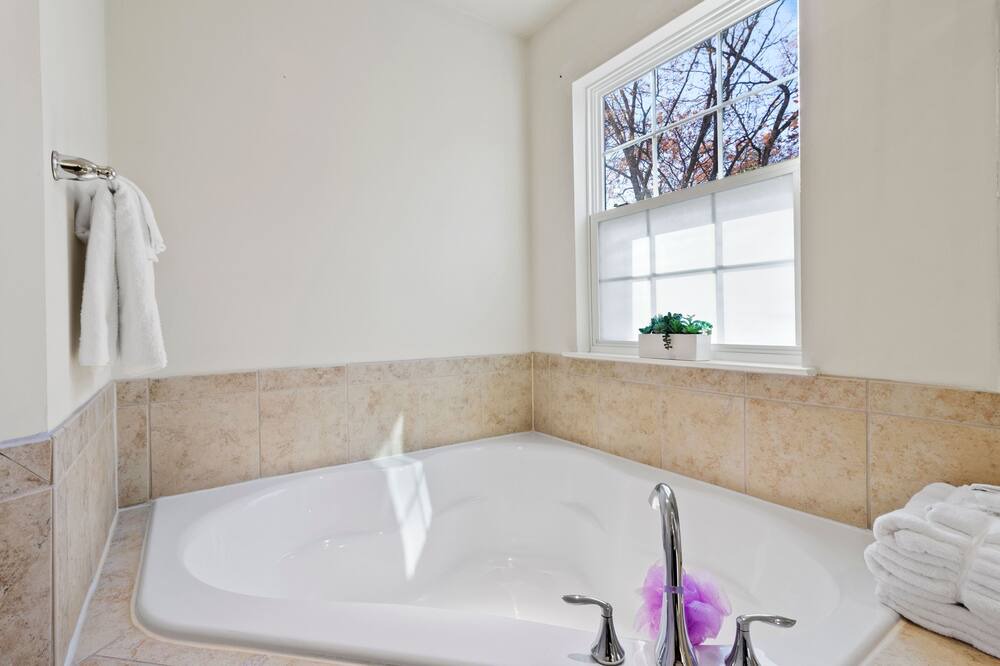 Photo of Bathroom in Glen Burnie