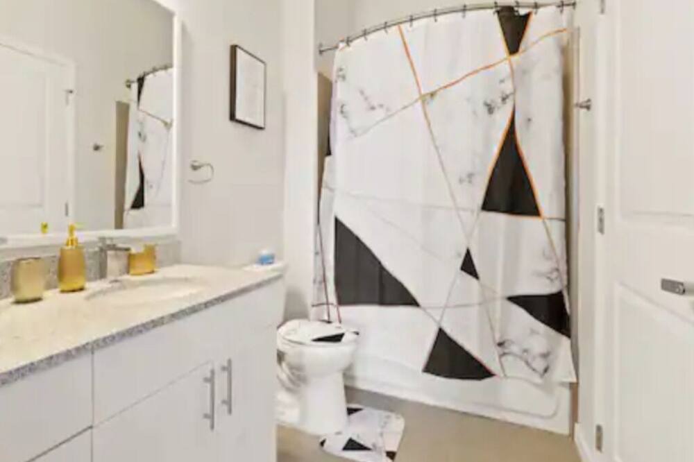 Photo of Bathroom in Downtown Baltimore