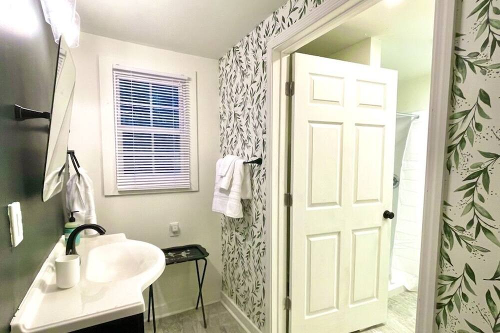 Photo of Bedroom in Cedar Bluff