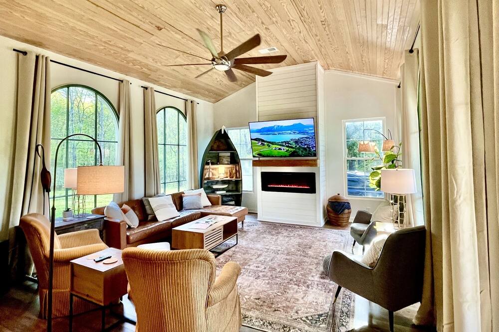 Photo of Livingroom in Cedar Bluff