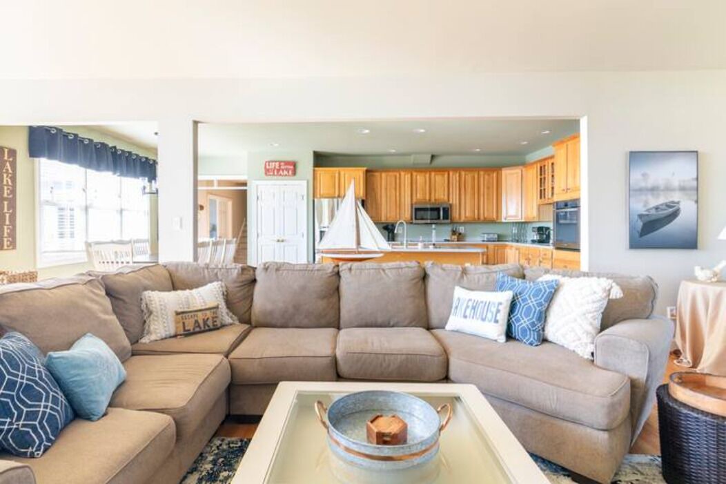 Photo of Livingroom in Twin Oaks
