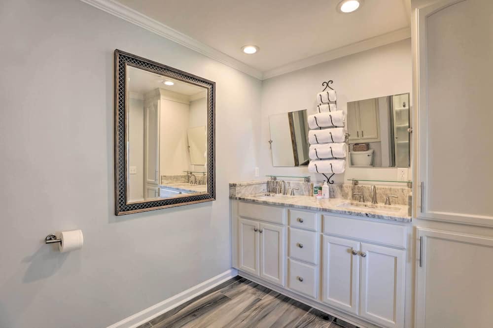 Photo of Bathroom in Russellville