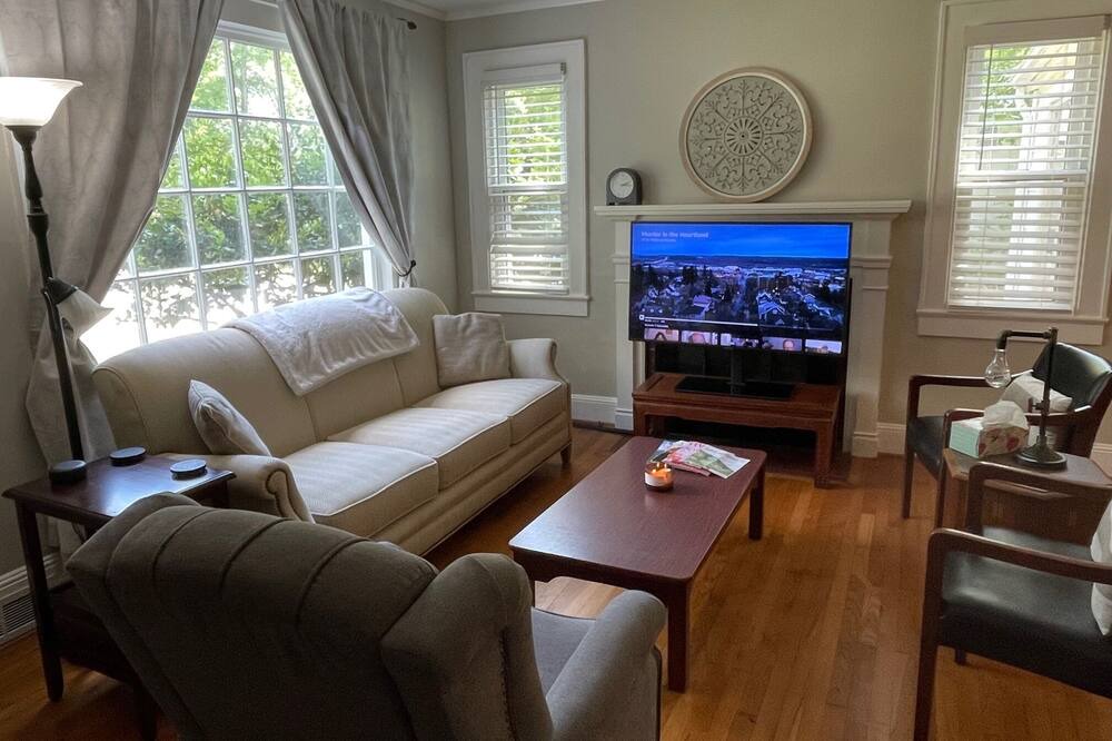 Photo of Livingroom in Chapel Hill