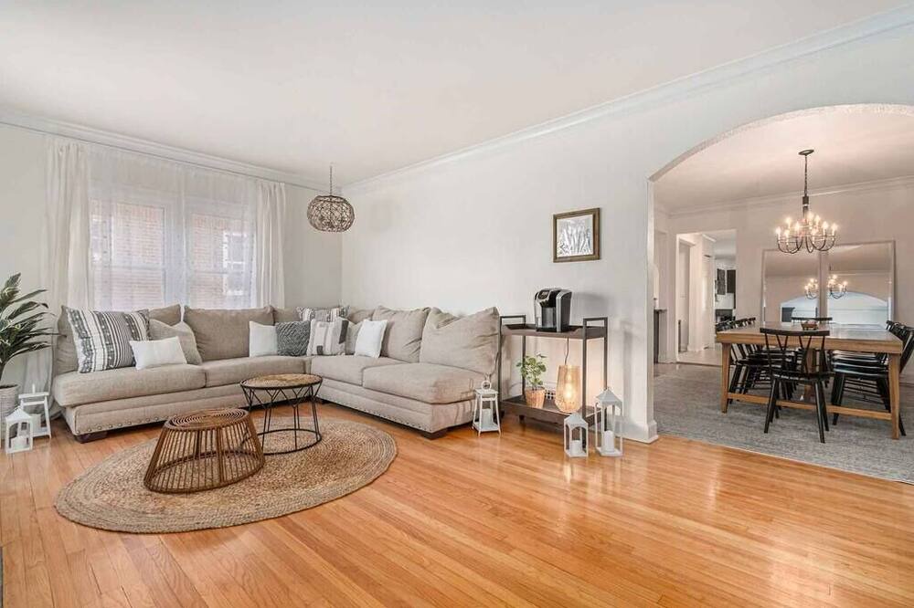 Photo of Bedroom in Aksarben - Elmwood Park