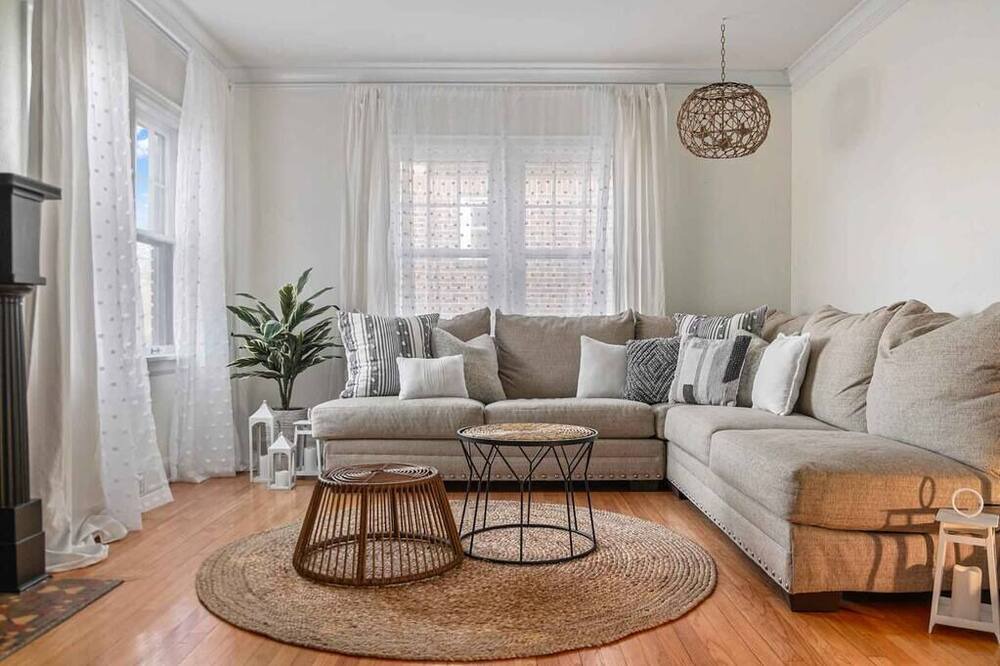 Photo of Bedroom in Aksarben - Elmwood Park