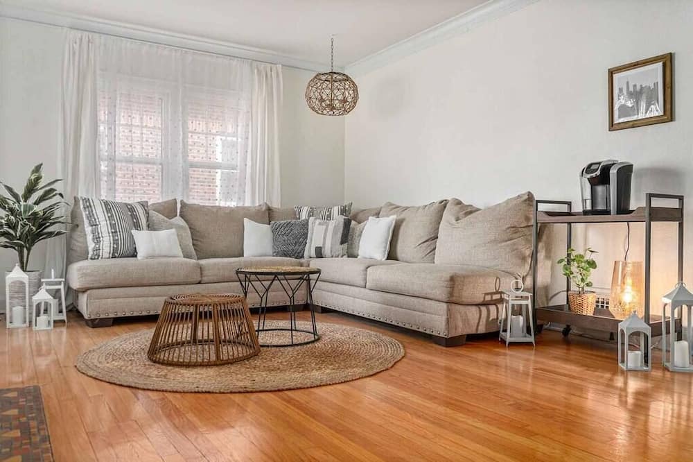 Photo of Bedroom in Aksarben - Elmwood Park