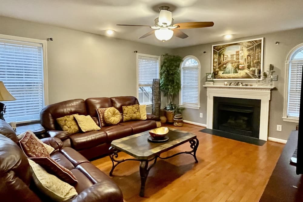 Photo of Bedroom in George Washington