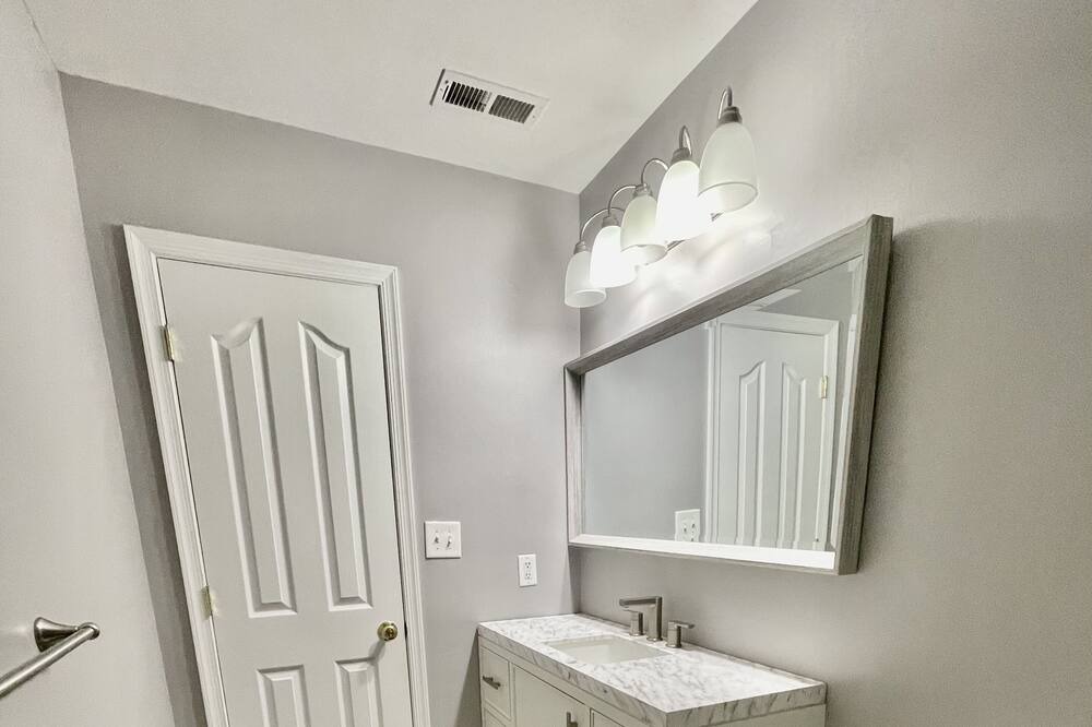 Photo of Bathroom in George Washington