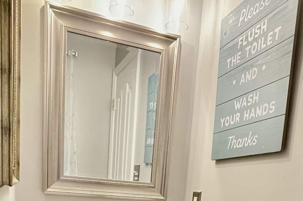 Photo of Bathroom in George Washington