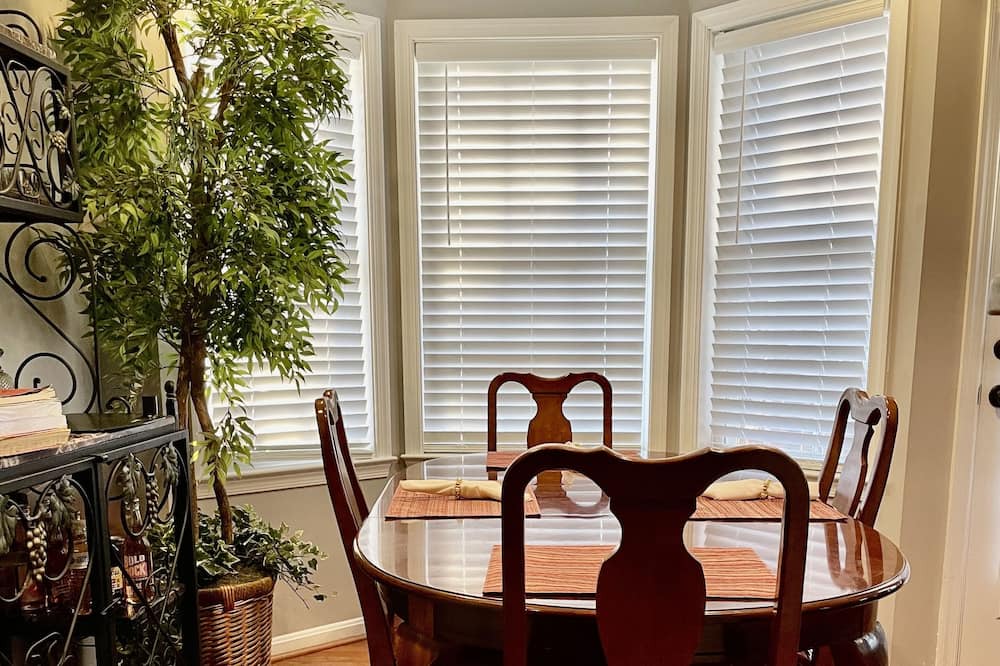 Photo of Livingroom in George Washington