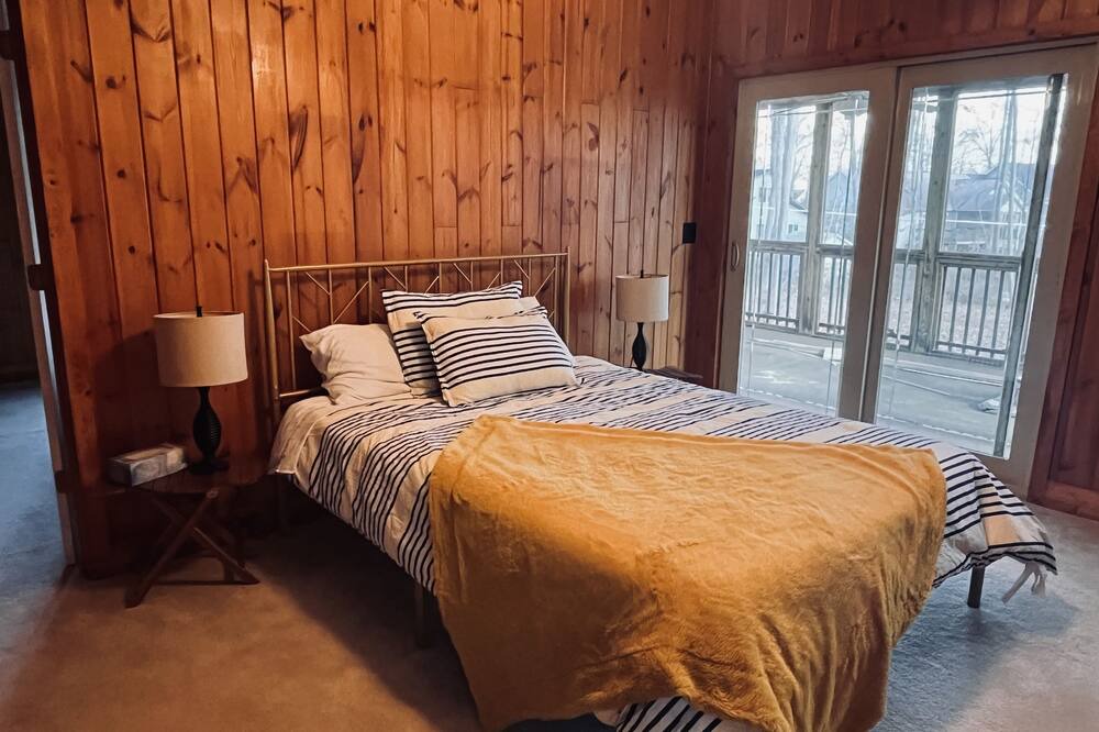 Photo of Bedroom in Lake of the Woods