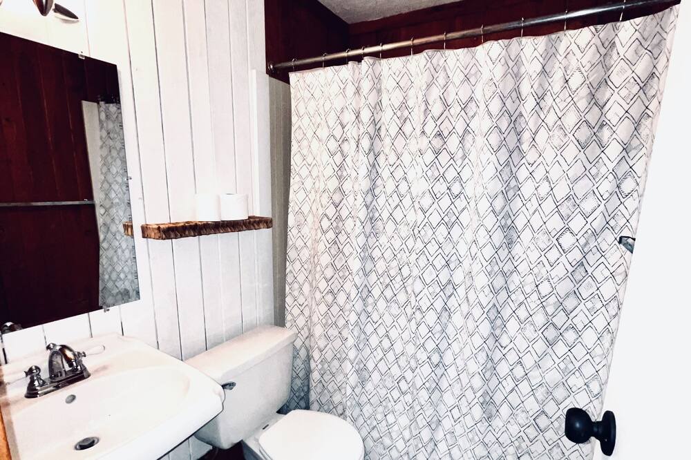Photo of Bathroom in Lake of the Woods