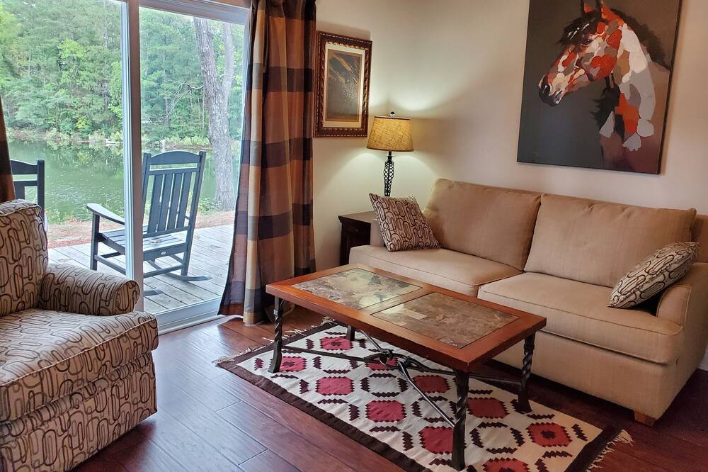 Photo of Livingroom in Elizabethtown
