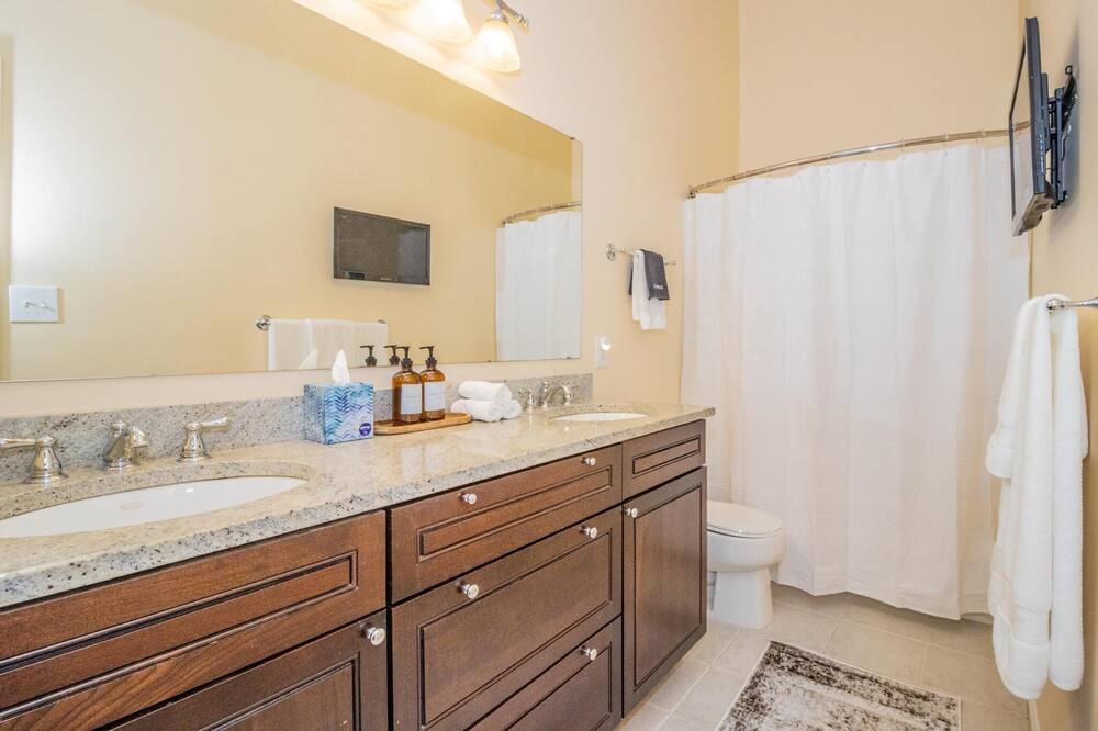 Photo of Bathroom in Parole