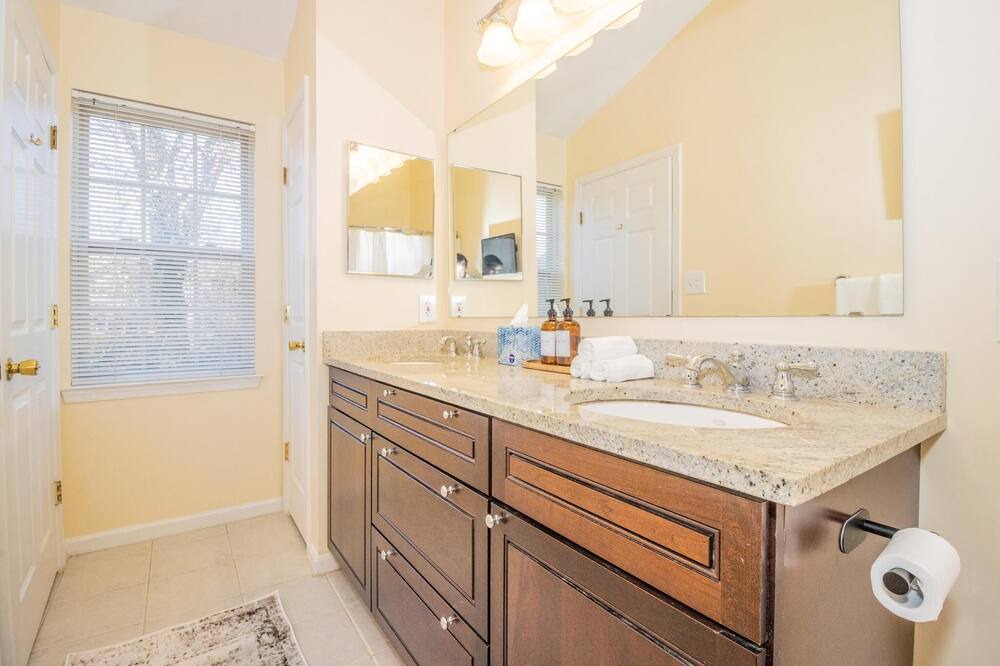 Photo of Bathroom in Parole