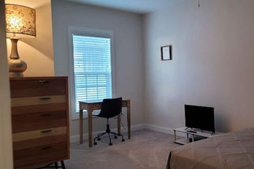 Photo of Bedroom in Spring Lake