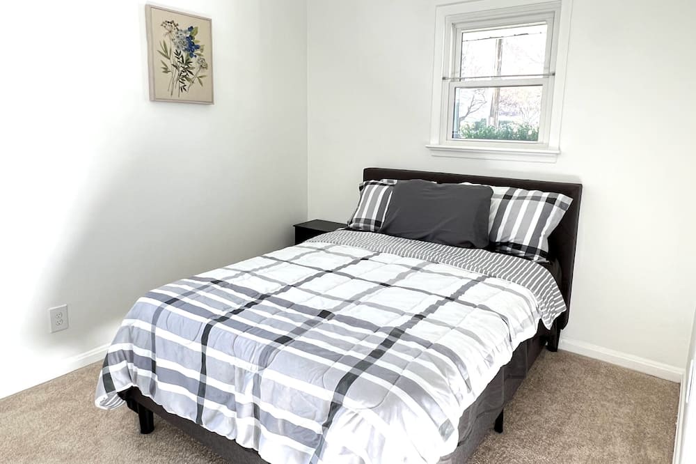 Photo of Bedroom in Arden-on-the-Severn