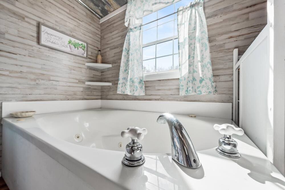 Photo of Bathroom in Fort Payne