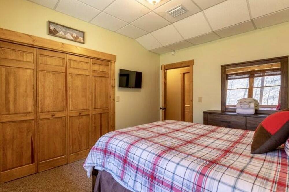Photo of Bedroom in Frank