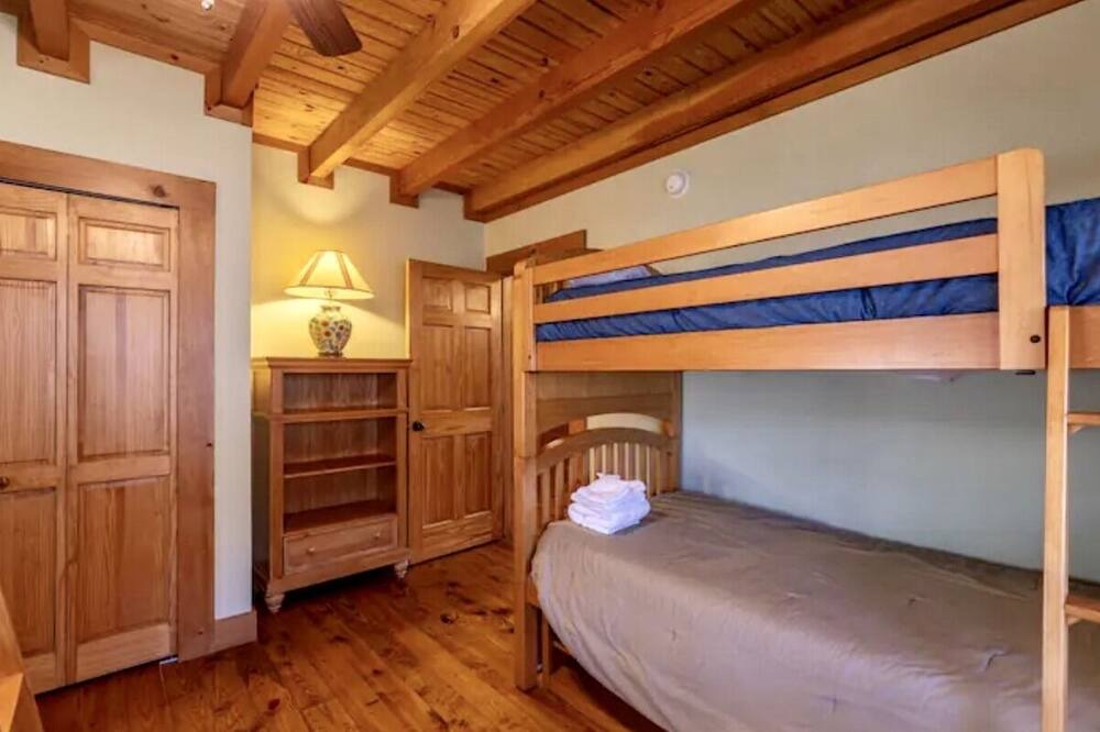 Photo of Bedroom in Frank