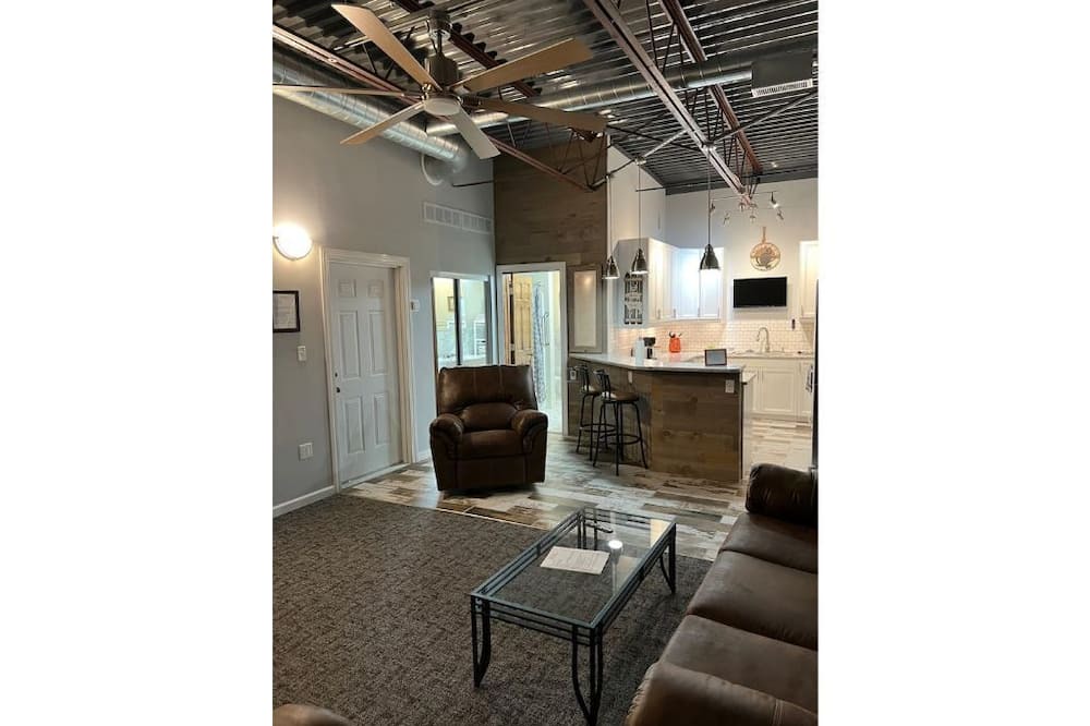 Photo of Livingroom in Ottumwa