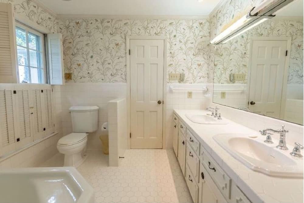 Photo of Bathroom in Summerville