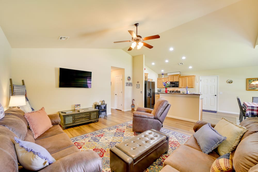 Photo of Livingroom in Tulsa County